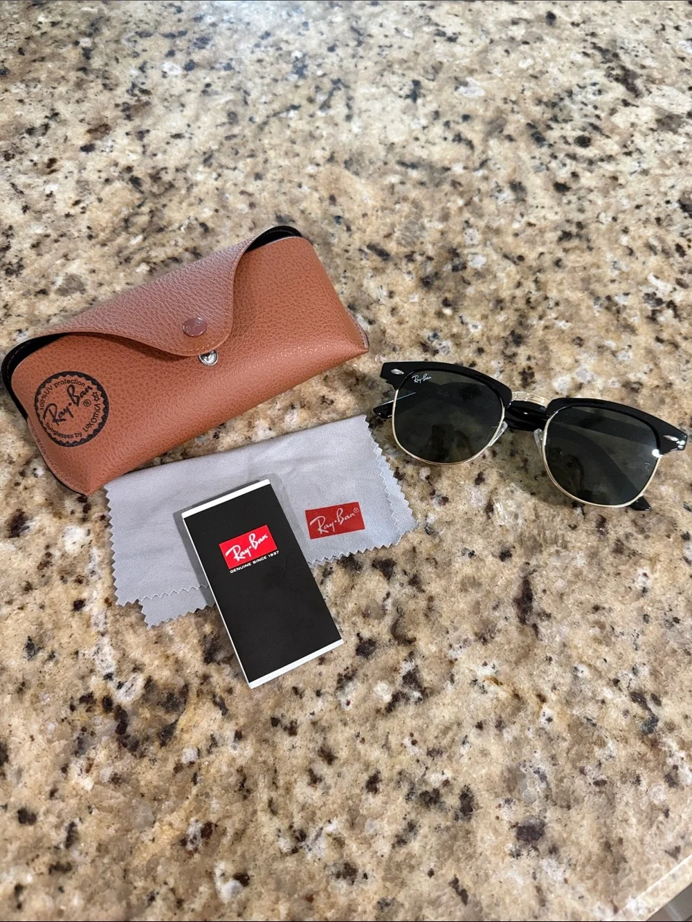 Ray-Ban RB3016 Clubmaster Classic Square Sunglasses for Men for Women L 51mm